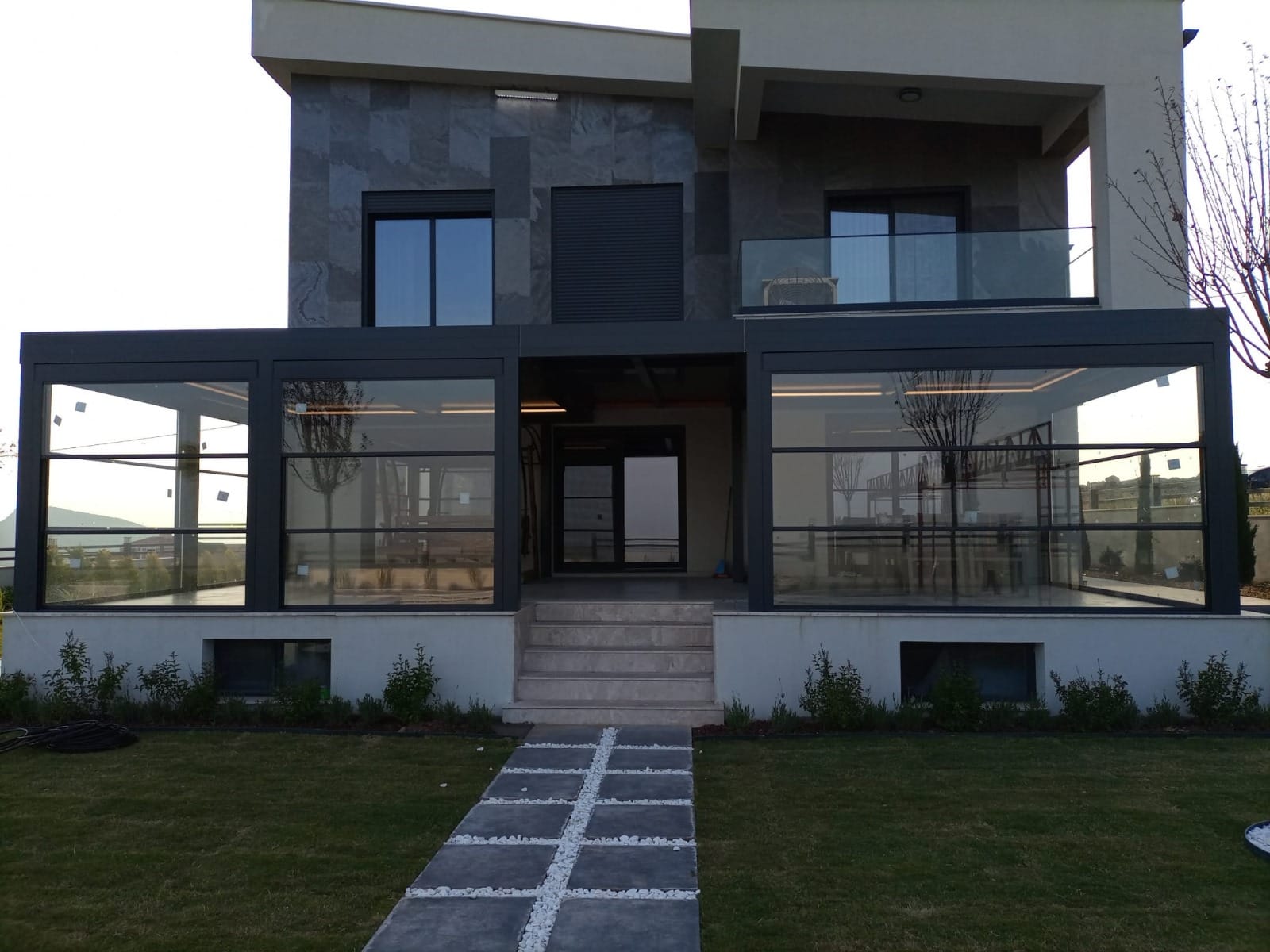 Giyotin Cam Balkon uygulaması — SKY Grup