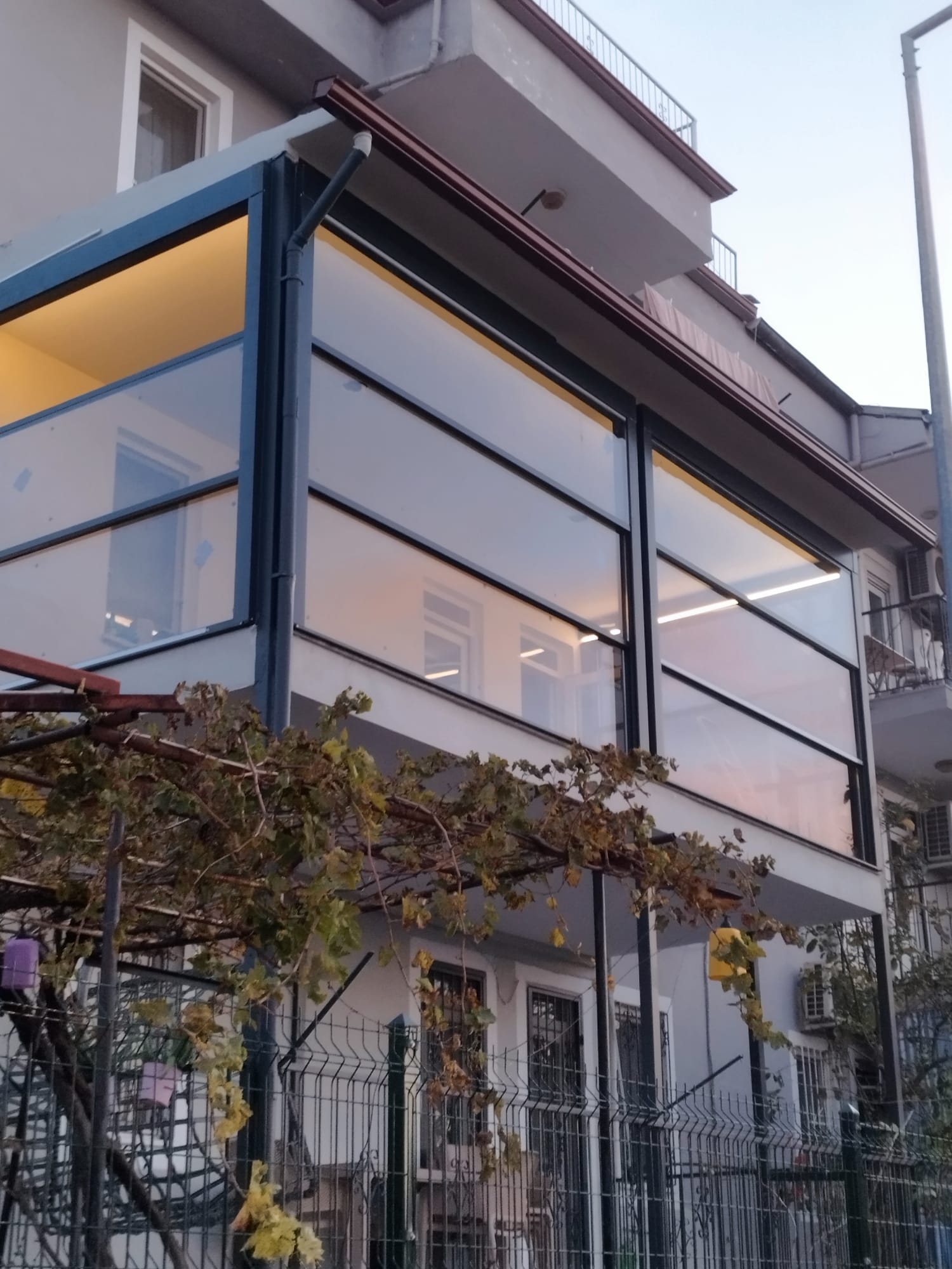 Giyotin Cam Balkon uygulaması — SKY Grup