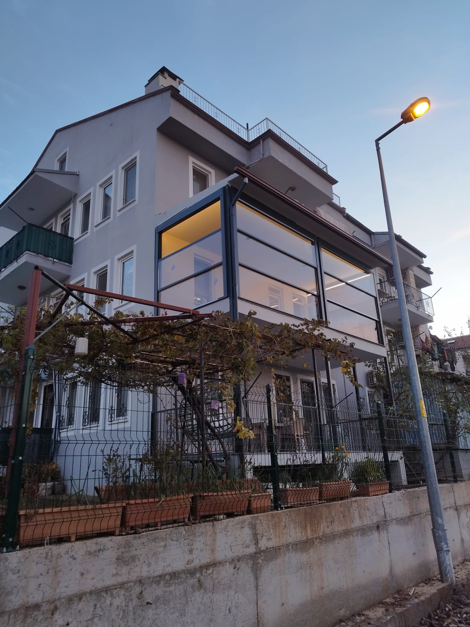 Giyotin Cam Balkon uygulaması — SKY Grup